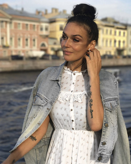 Из секс-бомбы в тургеневскую барышню: что носит Алёна Водонаева после свадьбы
